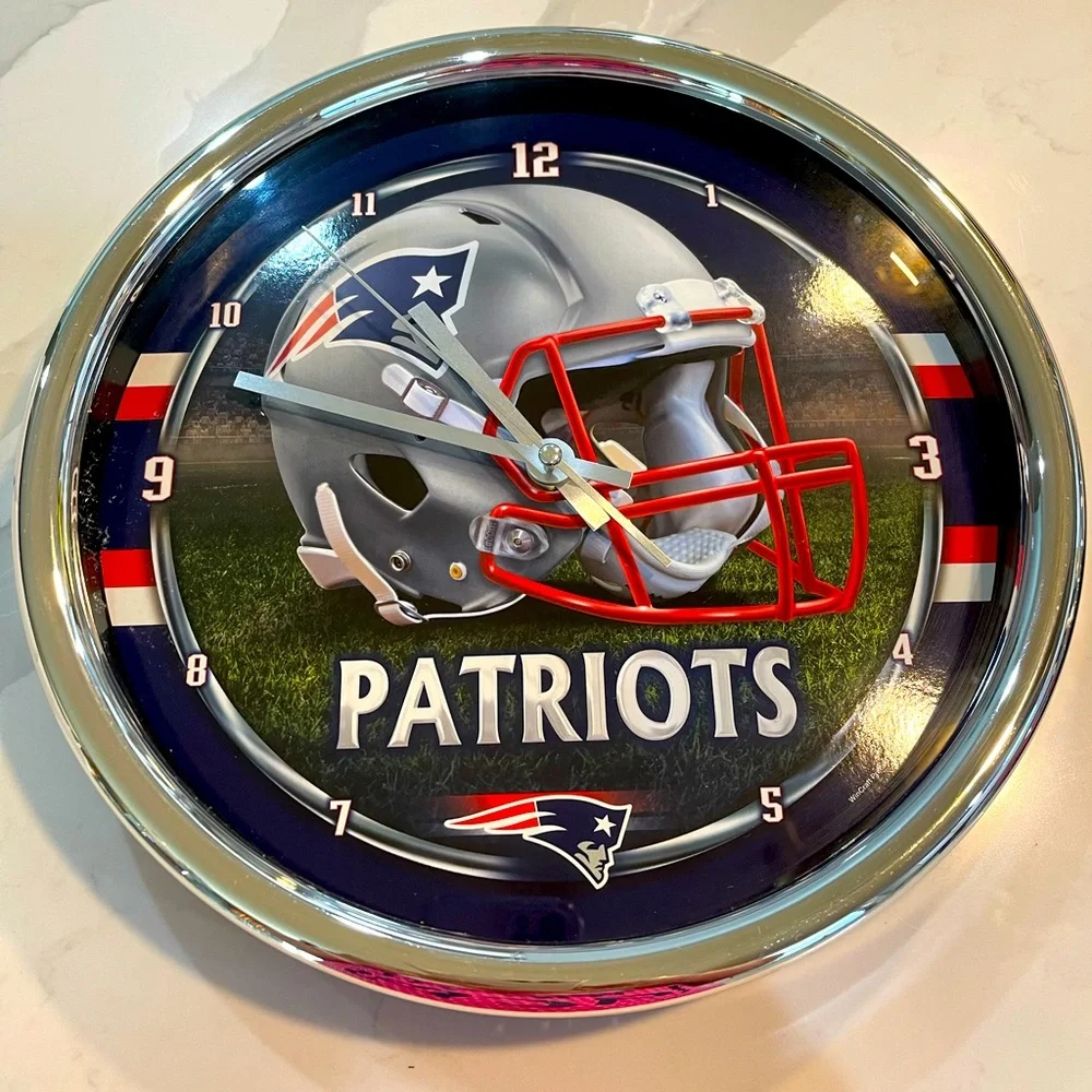 NFL Official New England Patriots Clock! - Picture 1 of 2